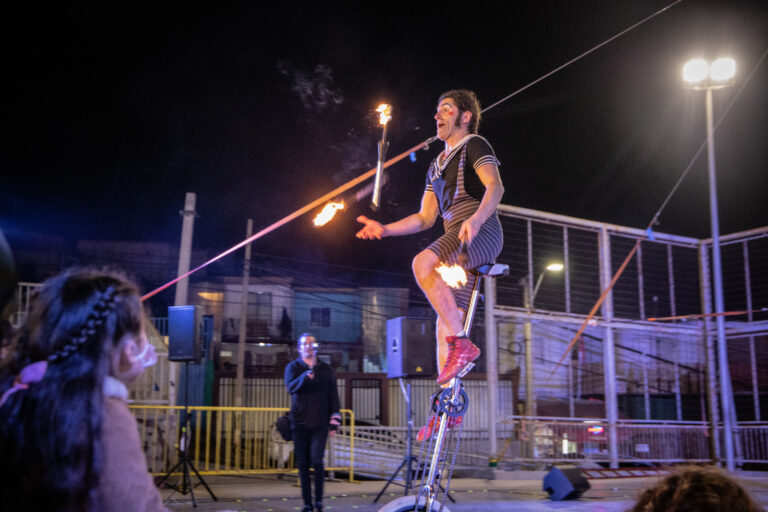 dia 2 viernes jallalla-43 El Festival que desarrolla el Galpón Jiwasanaka Circo llegará por primera vez a la plaza de Codpa y con un día más en el Cerro La Cruz